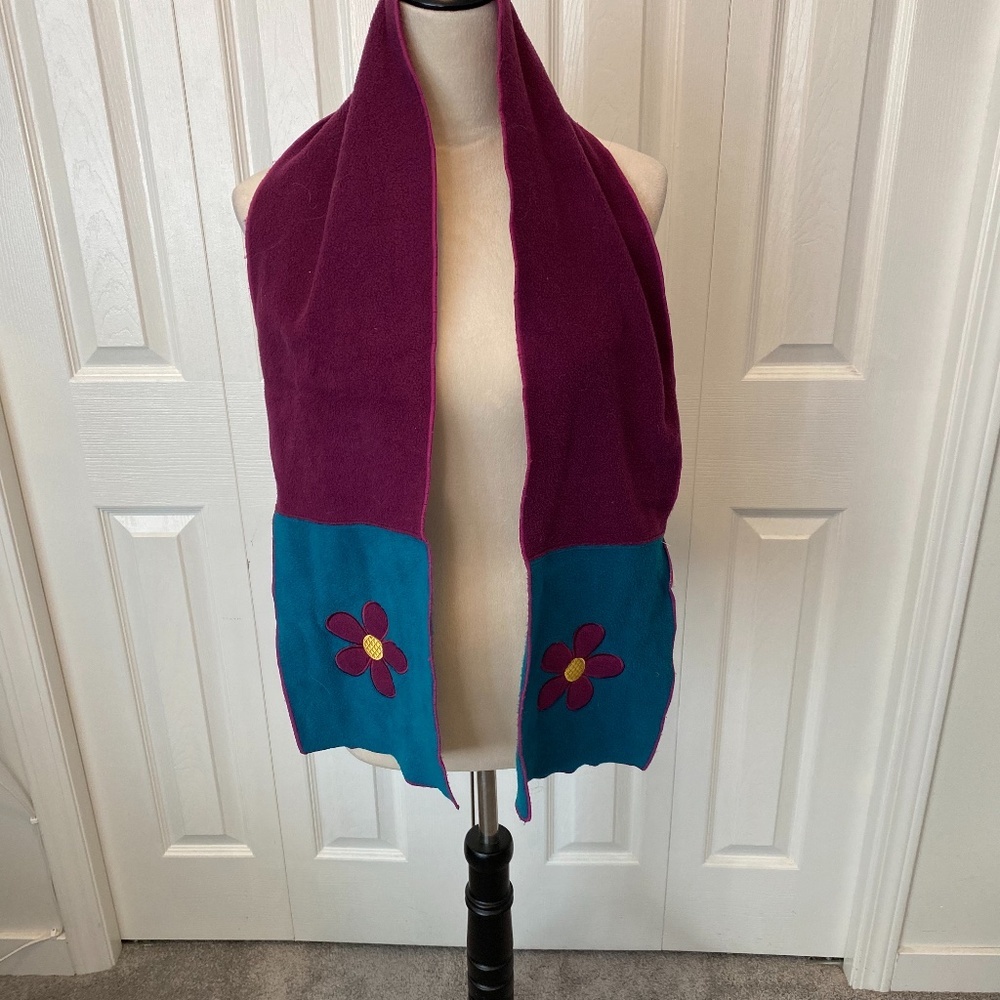 Northern Getaway women’s scarf
